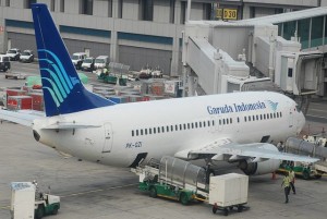 foto pesawat garuda indonesia terbaru boeing 737-400