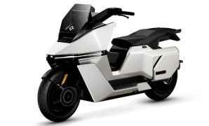 Review Omoway OMO X, Motor Listrik Futuristik dengan Fitur Autopilot dan Suspensi Premium
