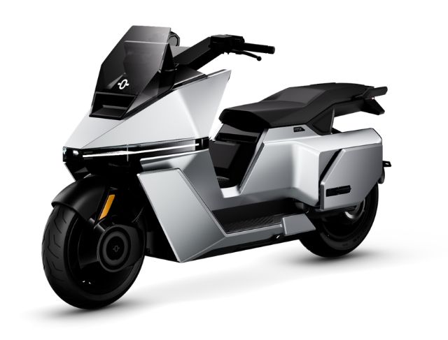 Review OMO X Smart, Motor Listrik Futuristik dengan Jarak Tempuh 260 Km dan Suspensi Double Wishbone